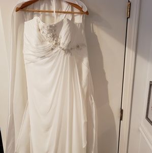 Never worn wedding dress